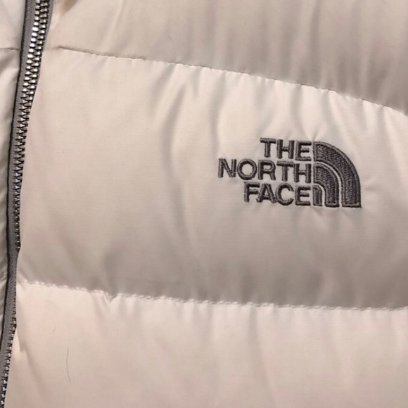 The North Face Women’s White Nuptse 1996 Retro 700 Puffer Bubble Jacket bubble - Picture 5 of 8